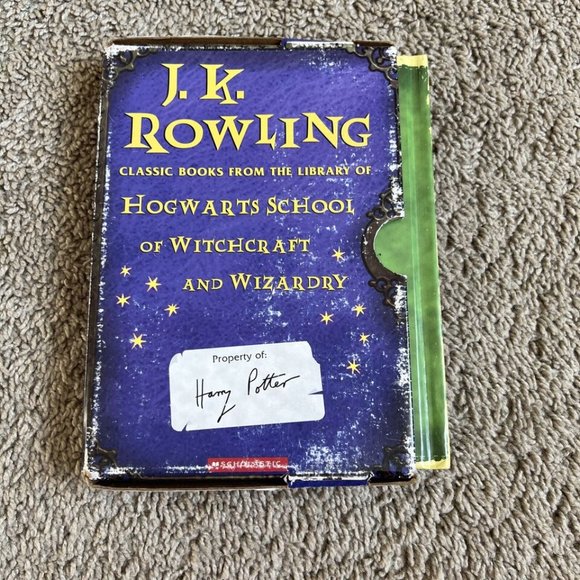 Harry Potter Boxed Set: Library of Hogwarts - Fantastic Beasts & Quidditch HC - Picture 2 of 13